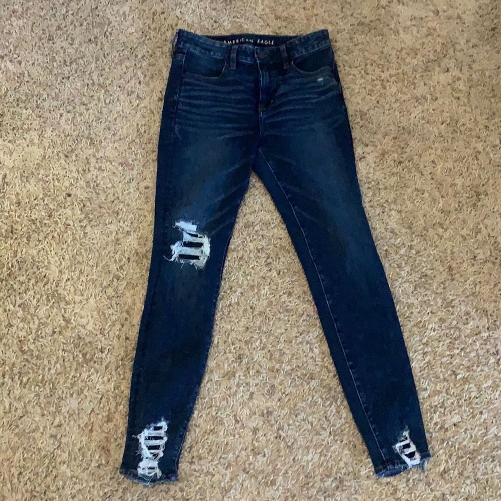 American Eagle gently used high wasted skinny jeans. Size 6 regular